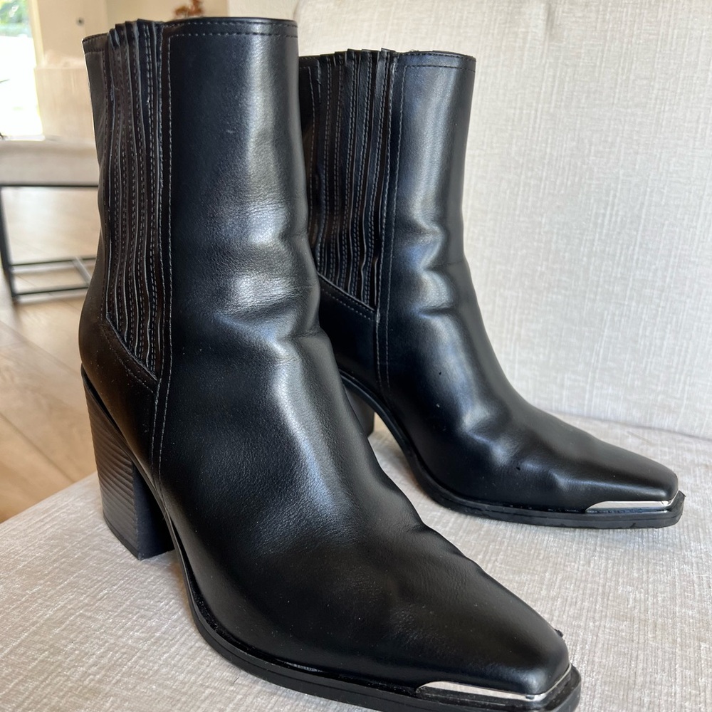 Abound Anitta Boots Size 9 

Perfect condition!
